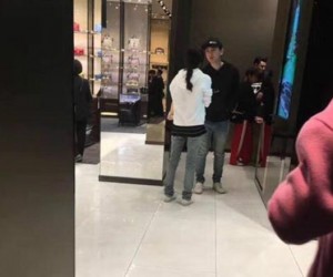 王思聪携女伴被拦 问女店员：你不认识我？