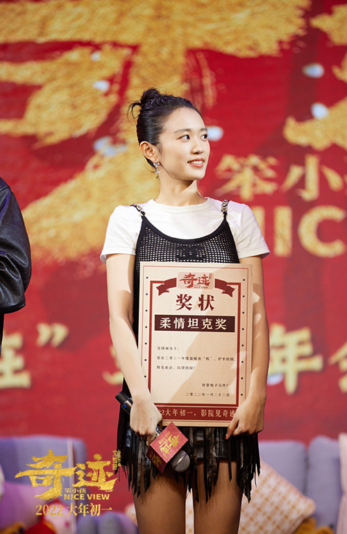 黄尧饰演“重机萝莉”吴晓丽_副本.jpg