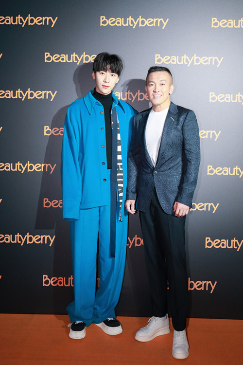 王博文受邀出席知名设计师王玉涛 Beautyberry 2020春夏发布会1_副本.jpg